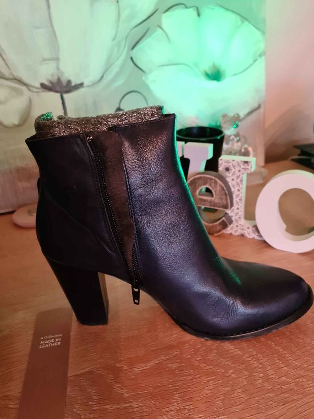 Tr&egrave;s belles bottines cuir bleu marine. P39 Chaussures