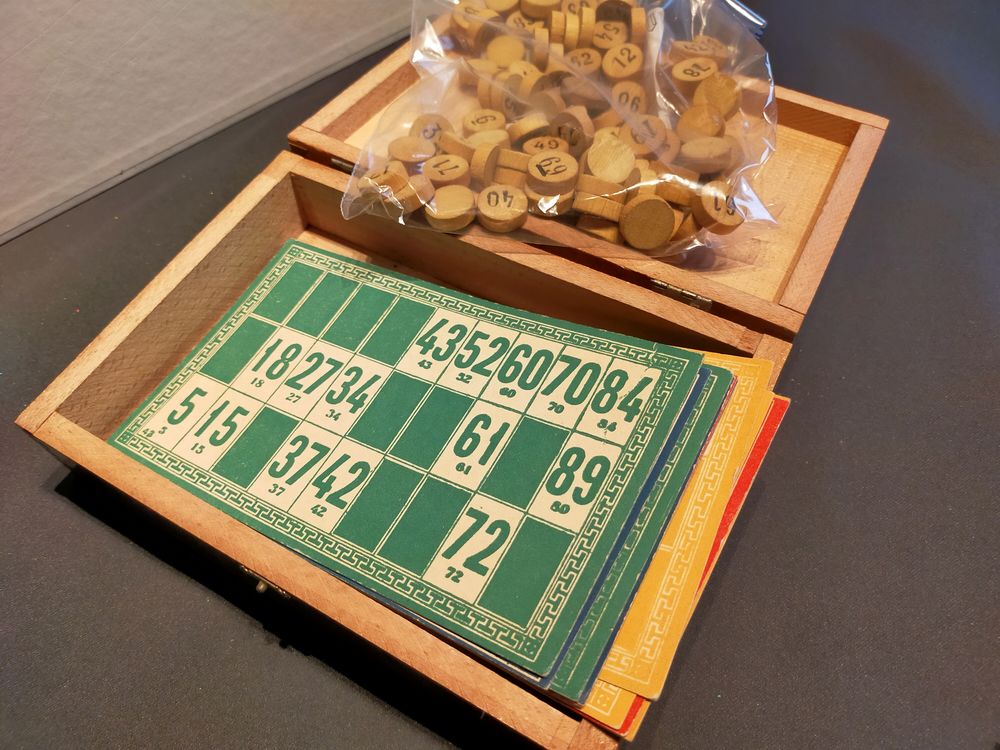 en bois - vieux jeu de loto
Jeux / jouets