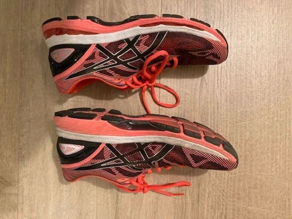 Chaussures ASICS Gel-Nimbus T750N
40.5&middot;Tr&egrave;s bon &eacute;tat&middot;Asics Chaussures