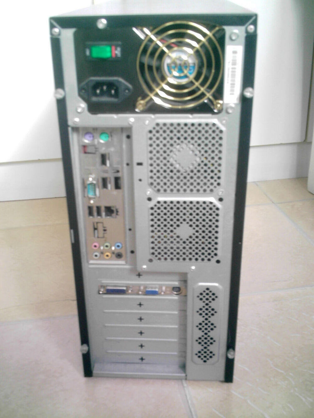 unit&eacute; centrale d'ordinateur de bureau, &agrave; r&eacute;parer Matériel informatique
