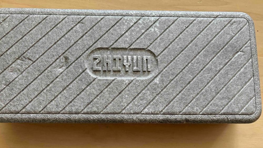 Stabilisateur T&eacute;l&eacute;phone ZHIYUN SMOOTH 4 + boite rangement Photos/Video/TV