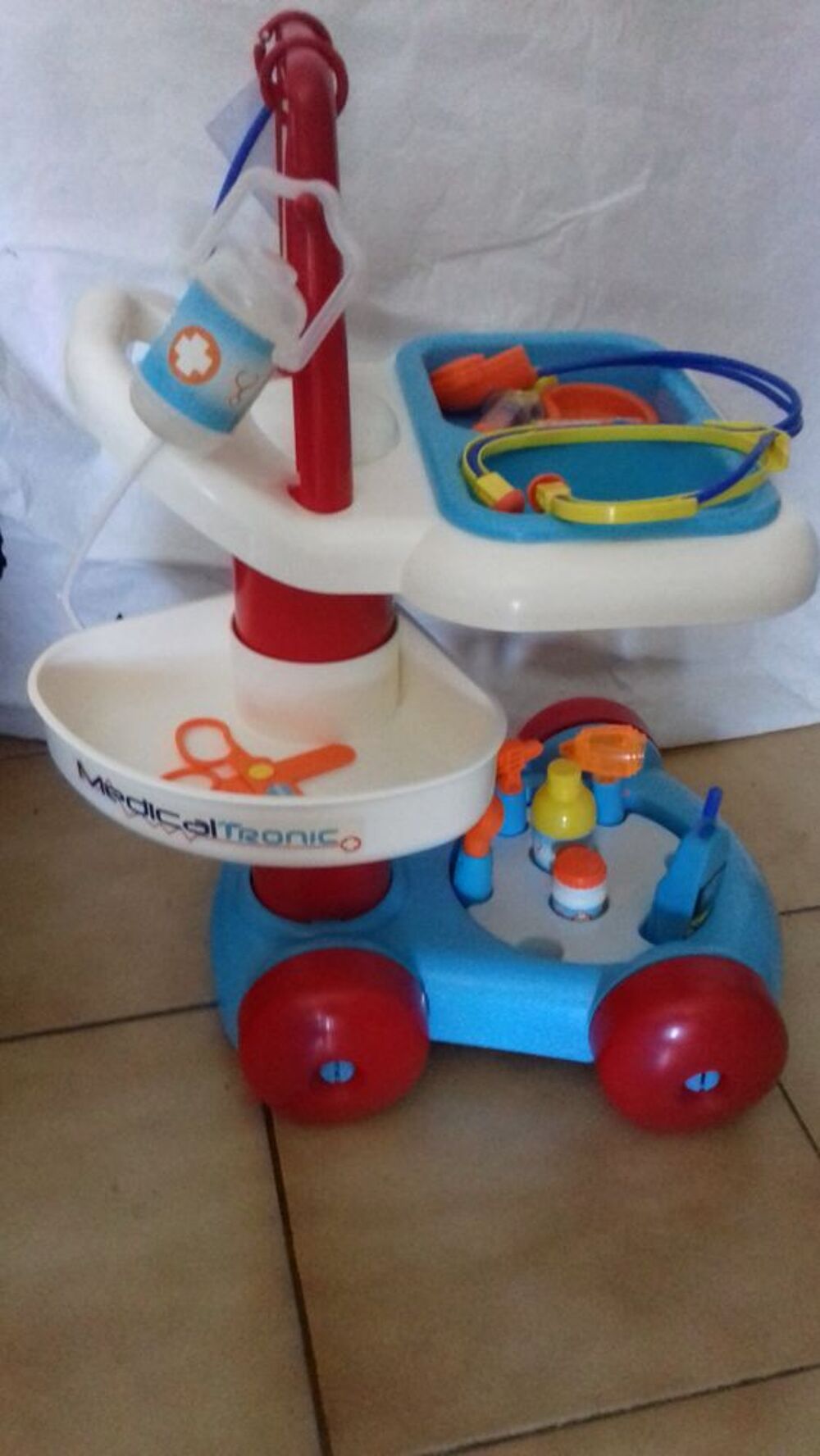 Un chariot m&eacute;dical 
Jeux / jouets