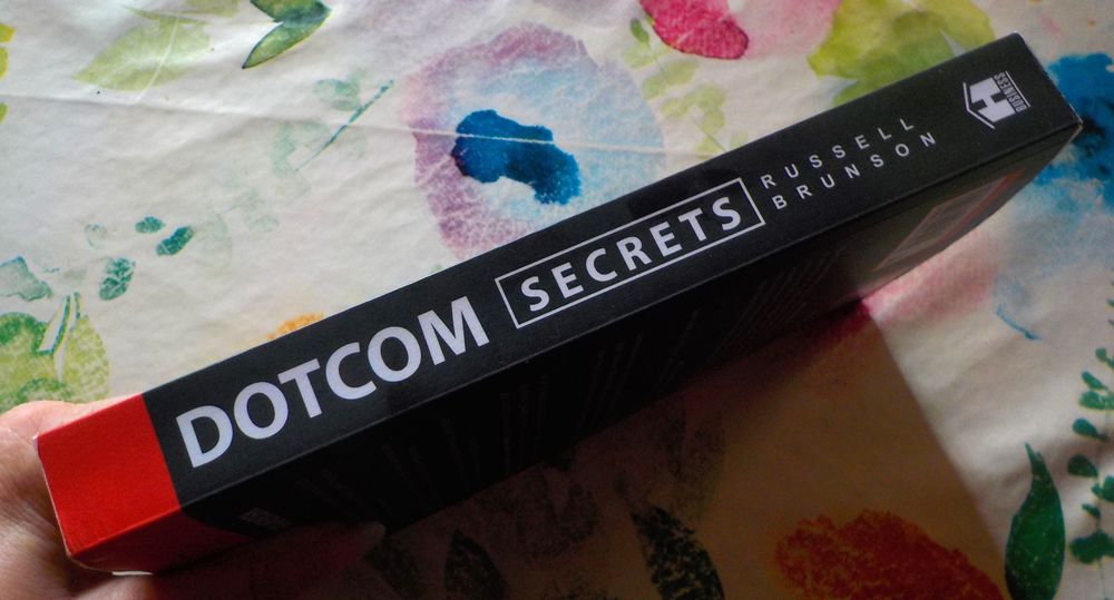 DOTCOM SECRETS Russell BRUNSON Ed. Hay House en ANGLAIS Livres et BD