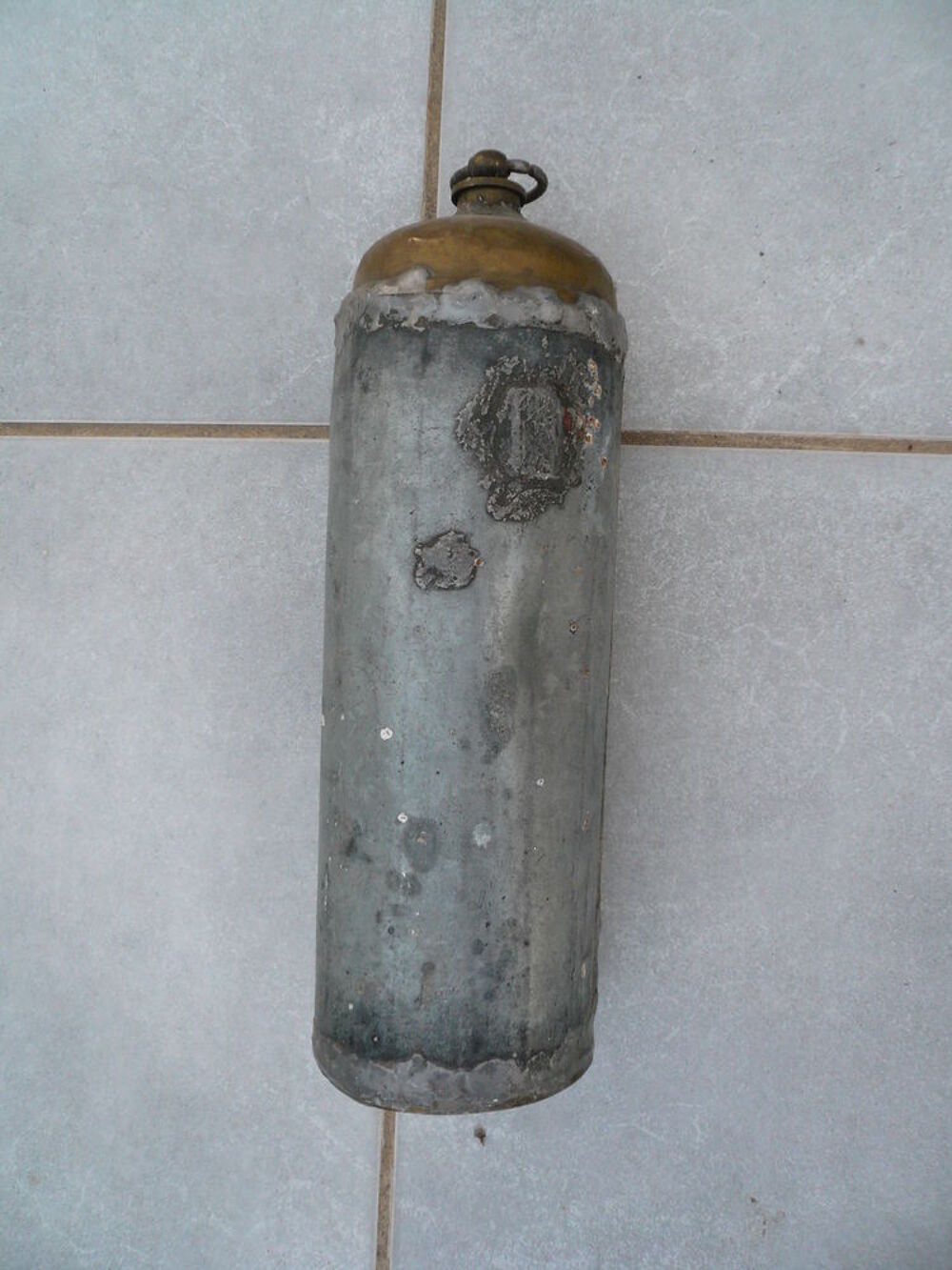 Ancienne gourde bouillotte en fer galvanis&eacute; 