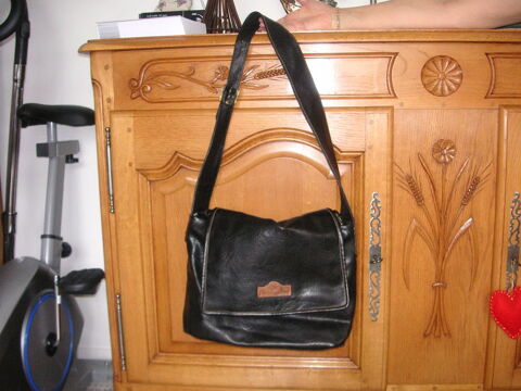 sac  main besace 0 Thiais (94)