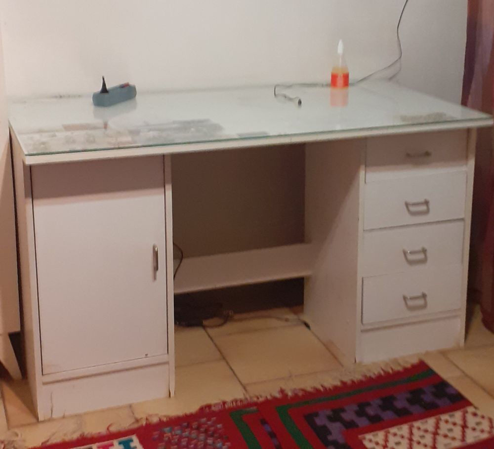 Bureau pour r&eacute;novation Meubles