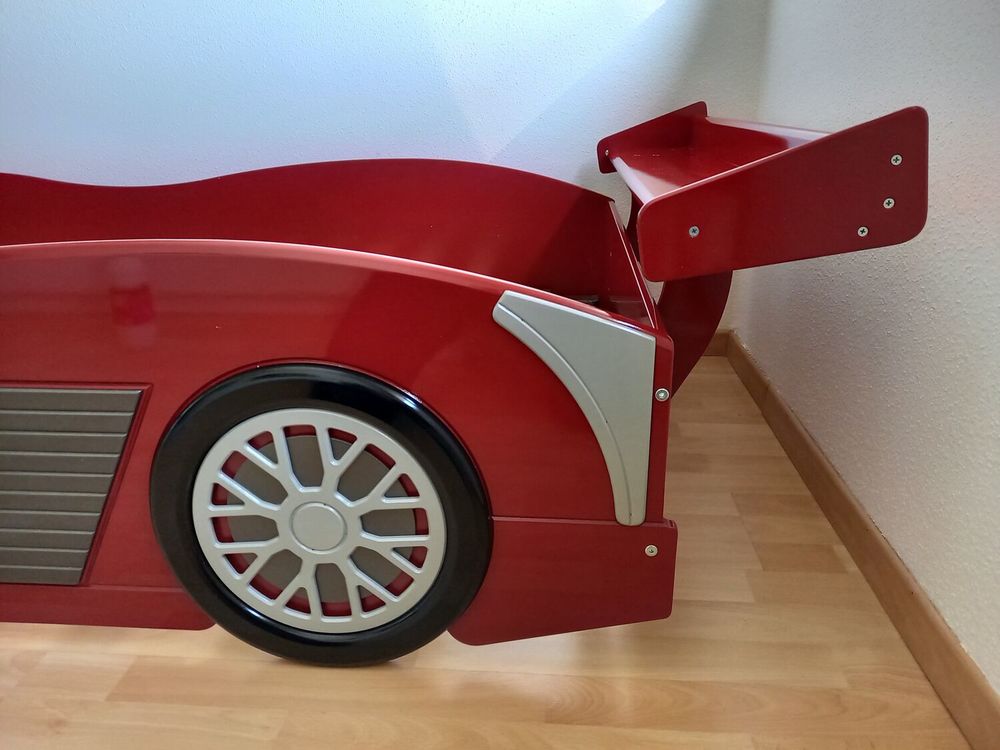 Lit voiture + sommier + armoire Mobilier enfants