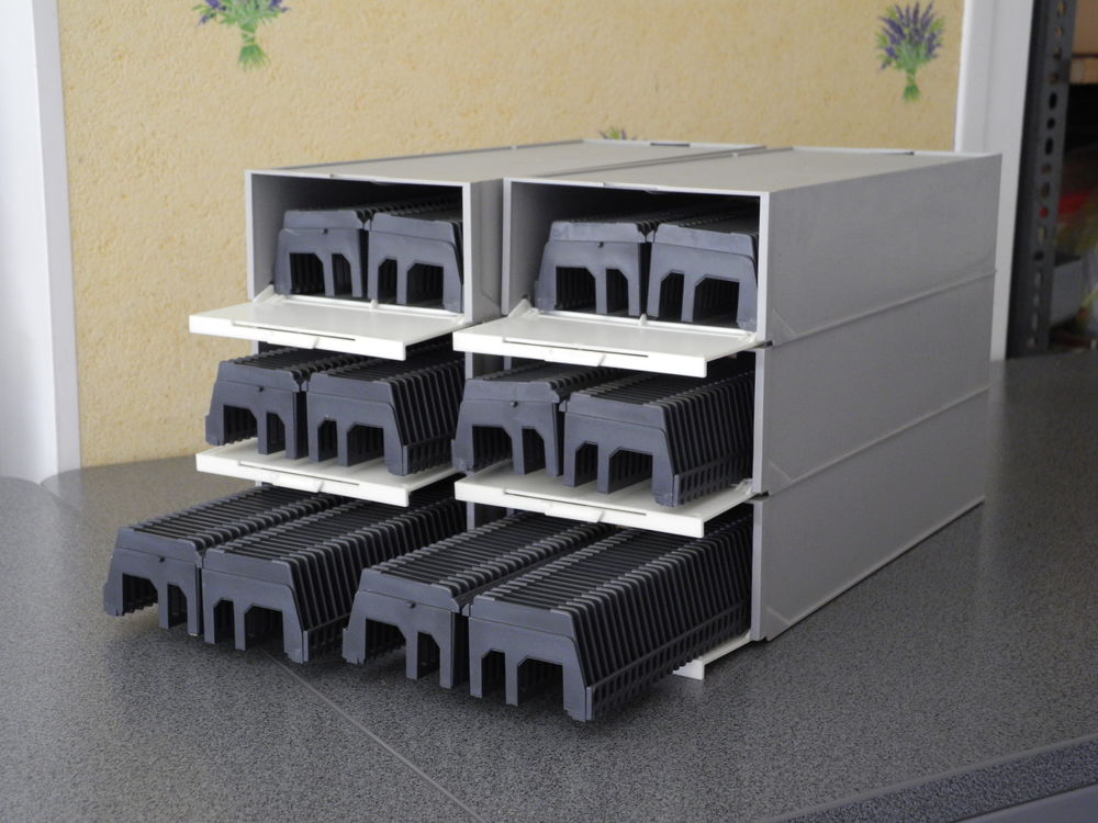 Paniers droits standards pour projecteurs diapositives. Photos/Video/TV