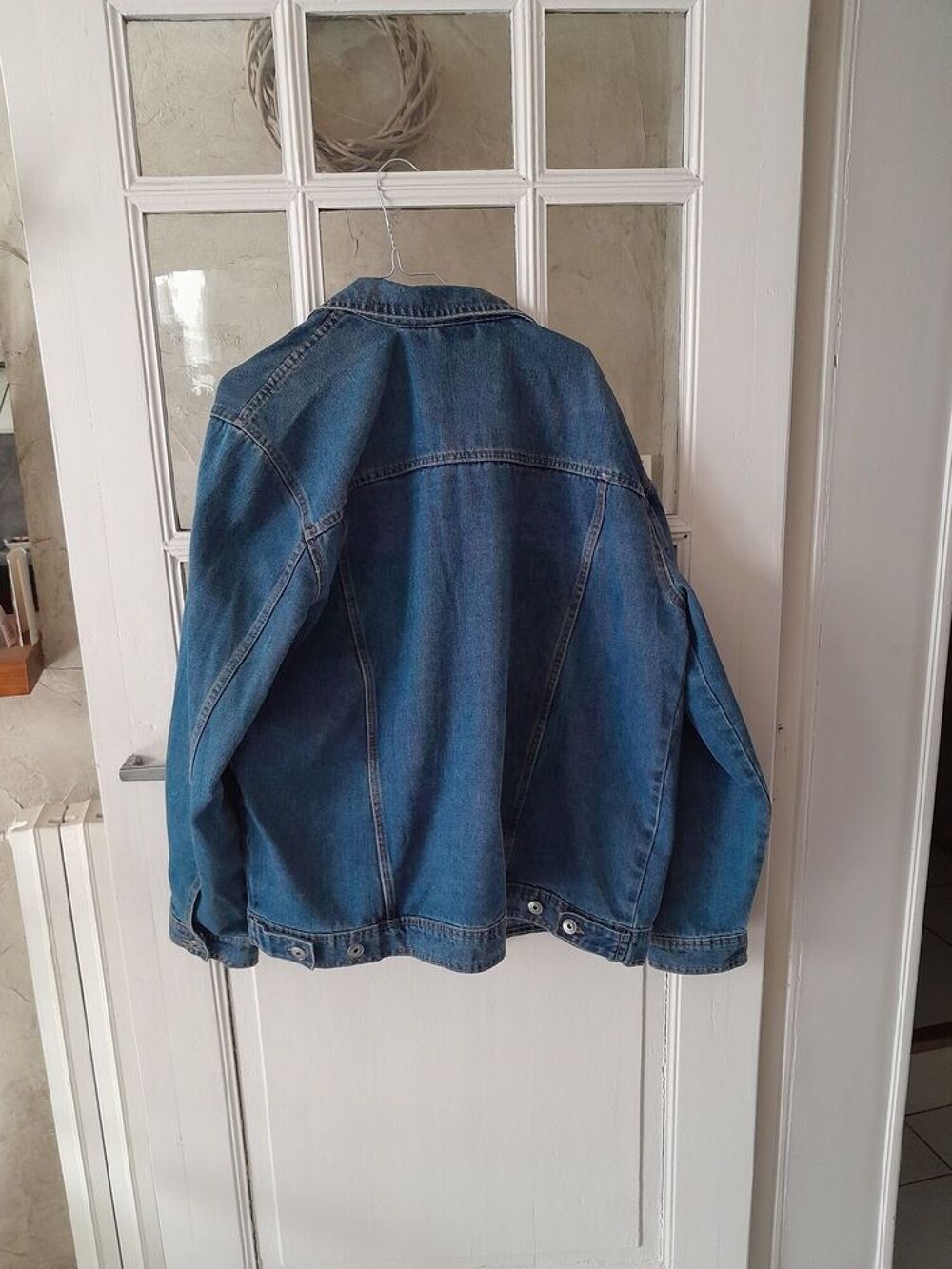 blouson jean, taille L,
couleurbleu ciel
&eacute;tat neuf Vtements