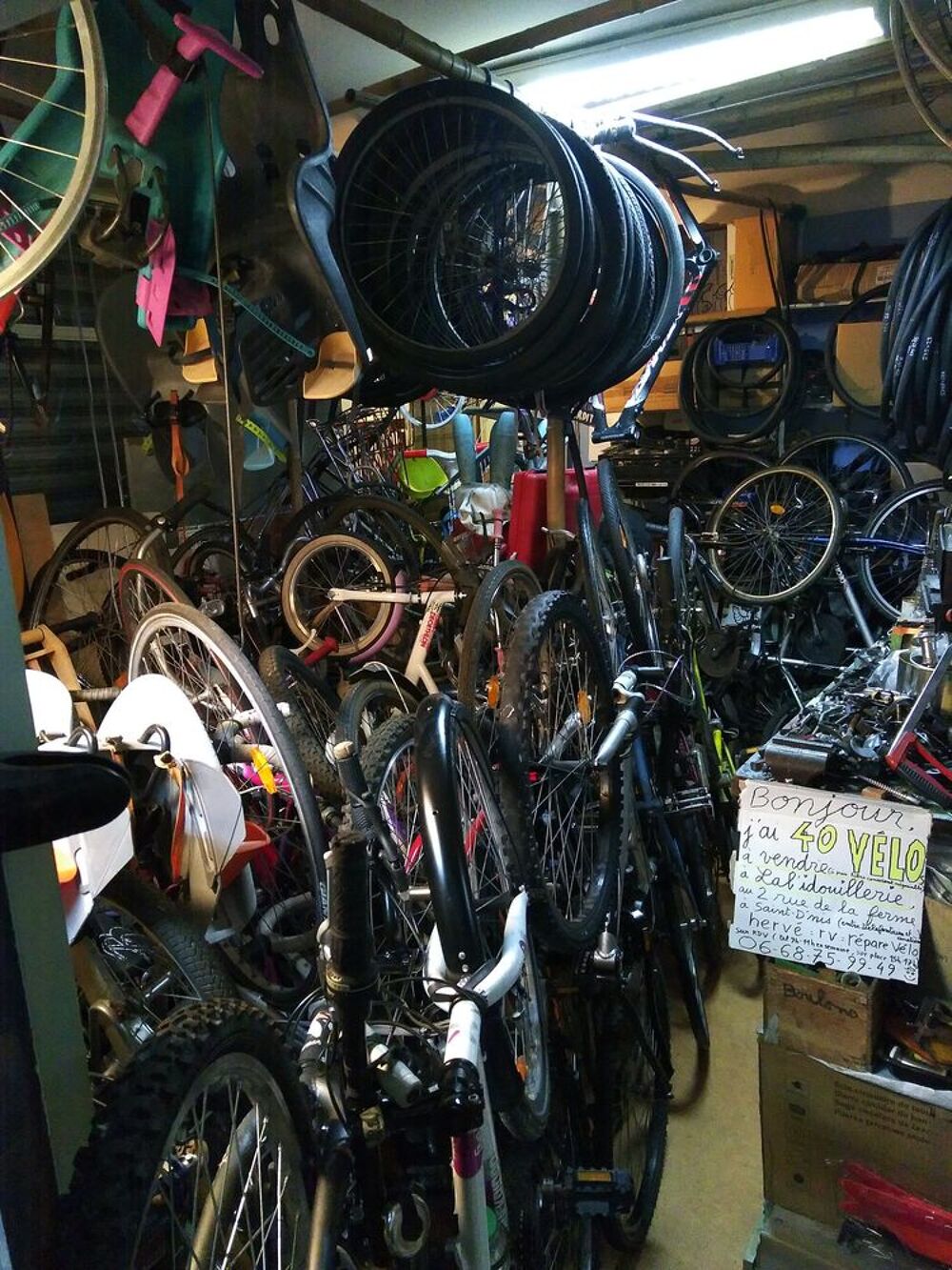 plusieurs V&eacute;los &agrave; prix libre conscient &agrave; Saint-Denis Vélos