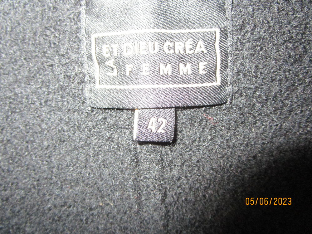 veste de la marque "ET DIEU CREA LA FEMME" style marine BB, Vêtements