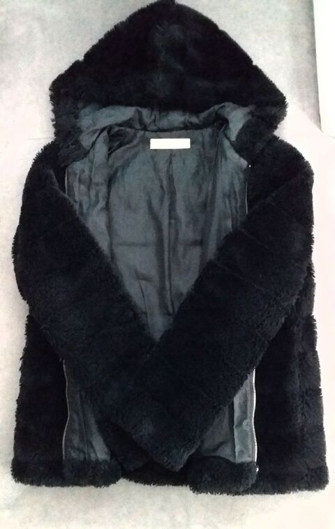 manteau  fausse fourrure avec capuche 50 Clisson (44)
