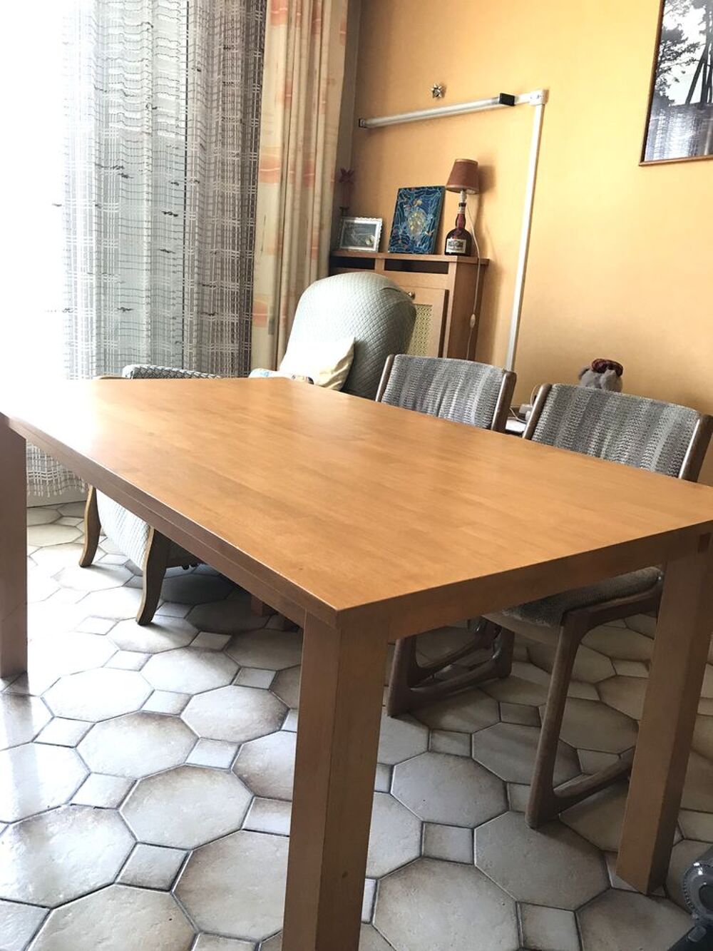 TABLE DE SALLE &agrave; MANGER avec 4 chaises Meubles