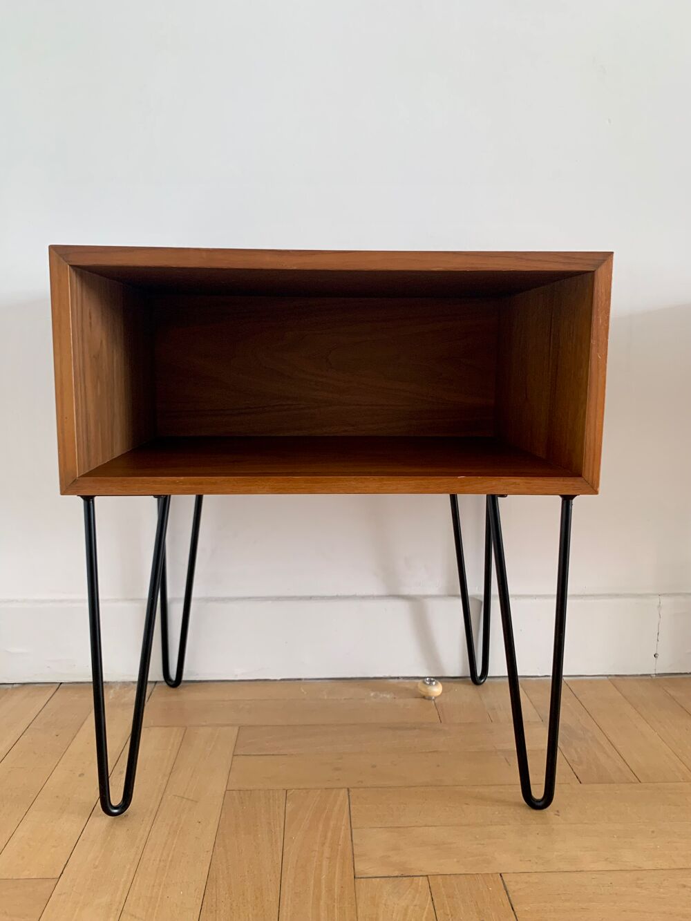 Lot 2 tables de chevet bois noyer fer forg&eacute; Meubles
