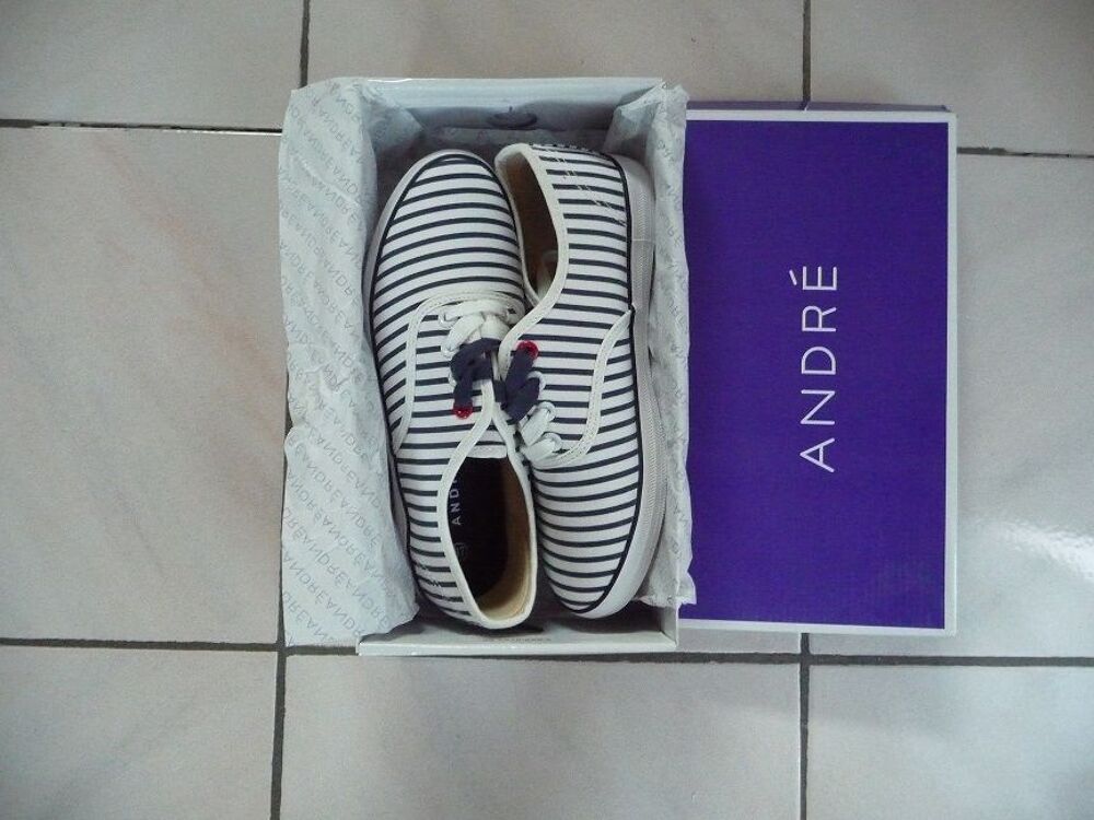 Baskets taille 37 en tissu rayures marine NEUVES Chaussures