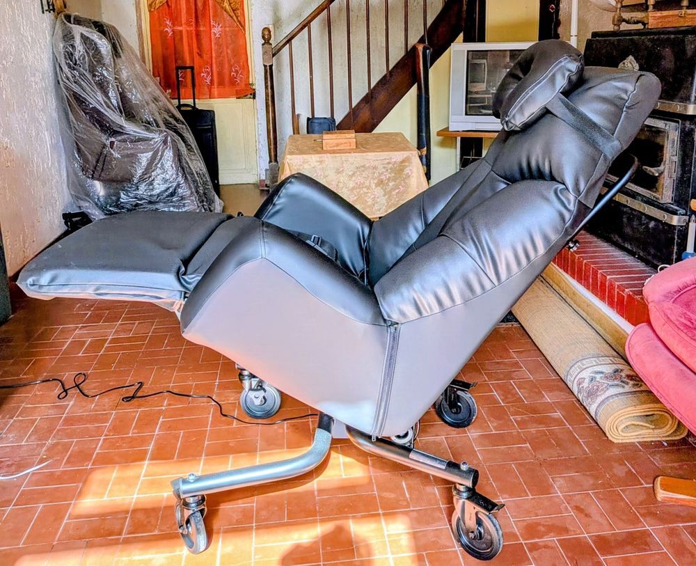 2 Fauteuils m&eacute;dicalis&eacute;s Meubles