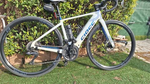 V�lo de route Ci�cc blanc et bleu 3500 La Farl�de (83)