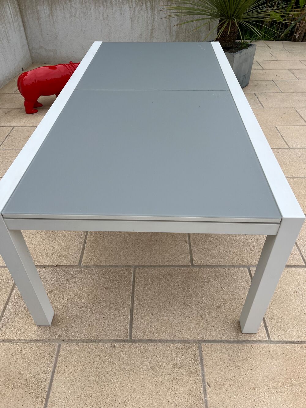 Tr&egrave;s belle grande table ext&eacute;rieur verre et aluminium Jardin