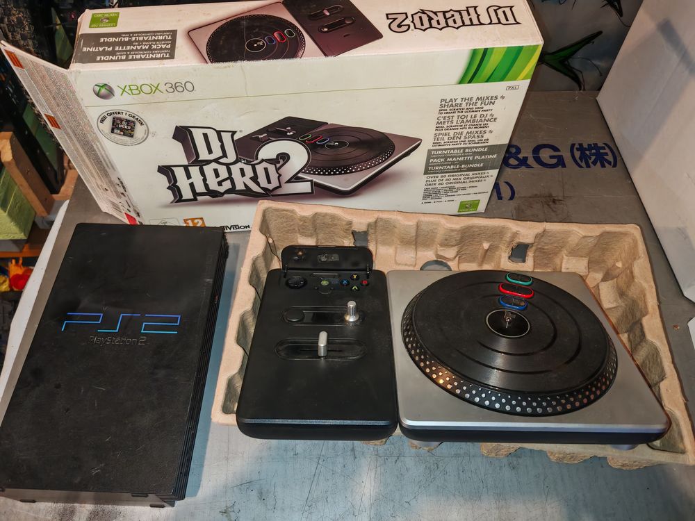 lot console ps2 et platine dj hero 2 Consoles et jeux vid�os