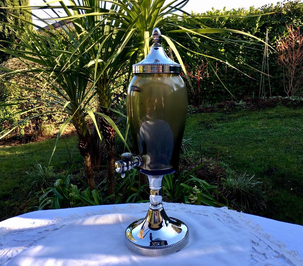 Fontaine &agrave; liqueur ancienne &agrave; usage d&eacute;coratif; verre souffl&eacute; Décoration