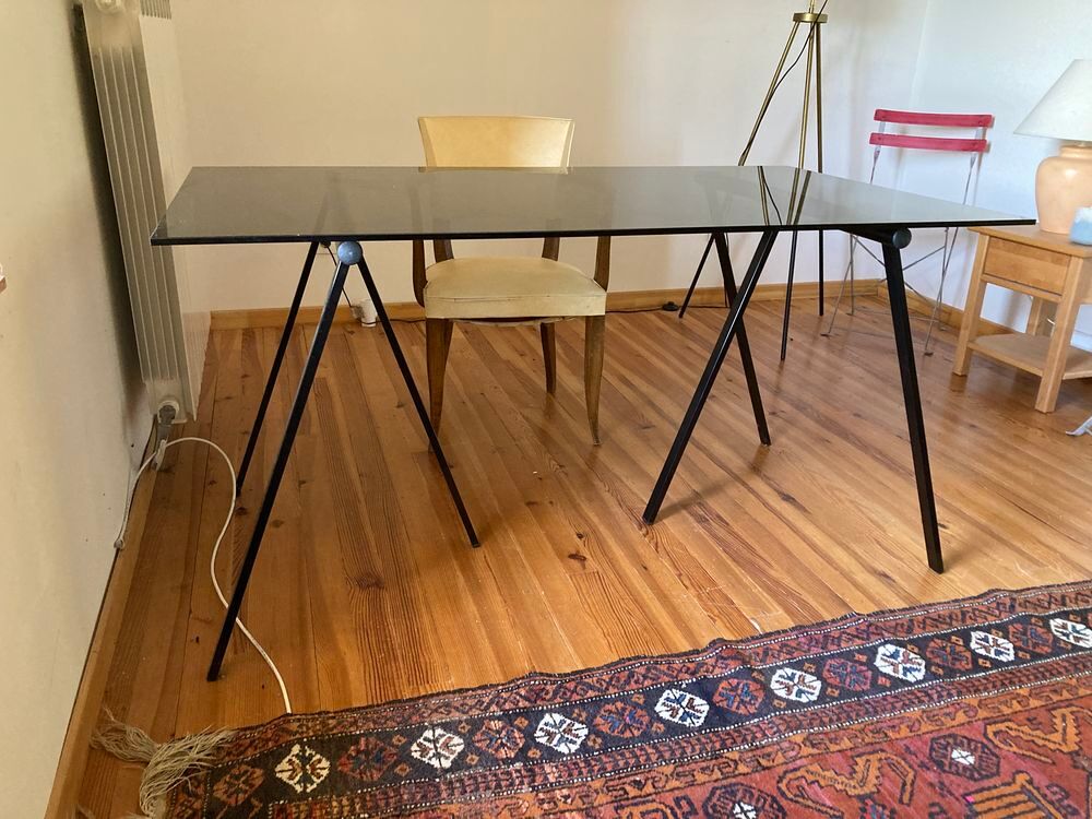 Table de bureau verre sur tr&eacute;teaux en m&eacute;tal, &eacute;tat neuf Meubles