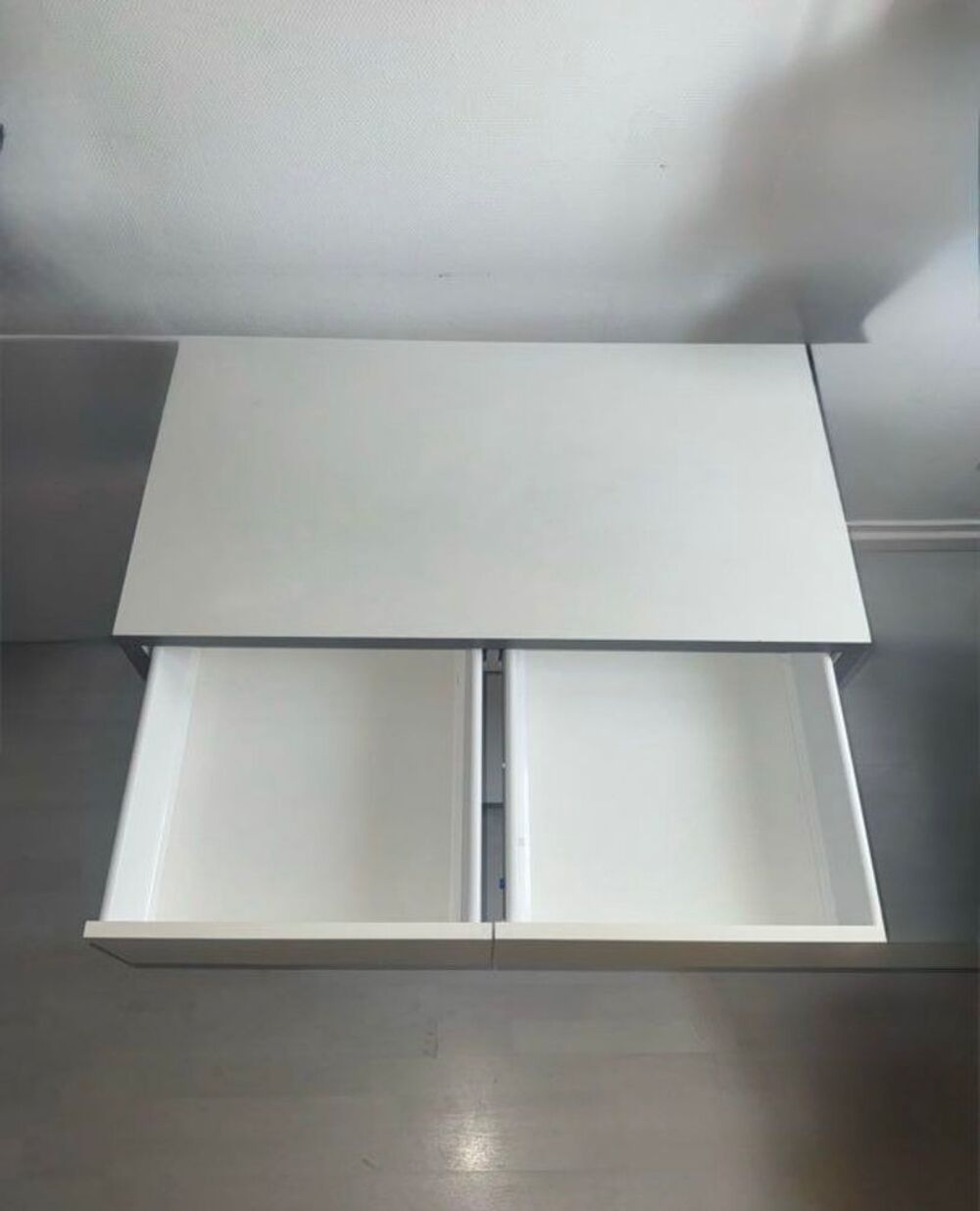 bureau blanc avec roulettes et tiroirs Meubles