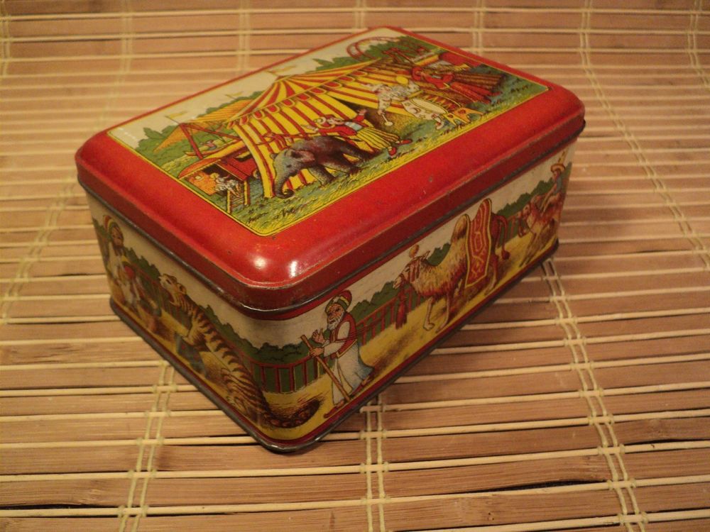 Ancienne Boite Publicitaire Biscuits Damoiseau Th&egrave;me Cirque. 