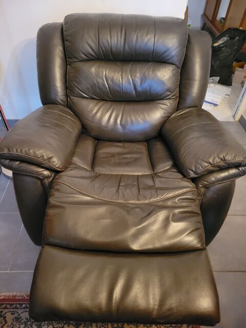 Beau fauteuil en cuir relax 90 Saint-Maximin-la-Sainte-Baume (83)