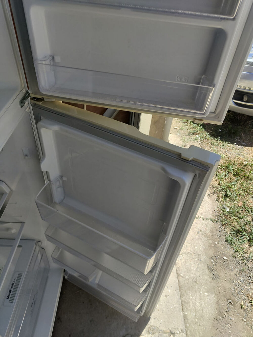 R&eacute;frig&eacute;rateur cong&eacute;lateur 
SAMSUNG 
Model RT25FARADWW-EF Electroménager