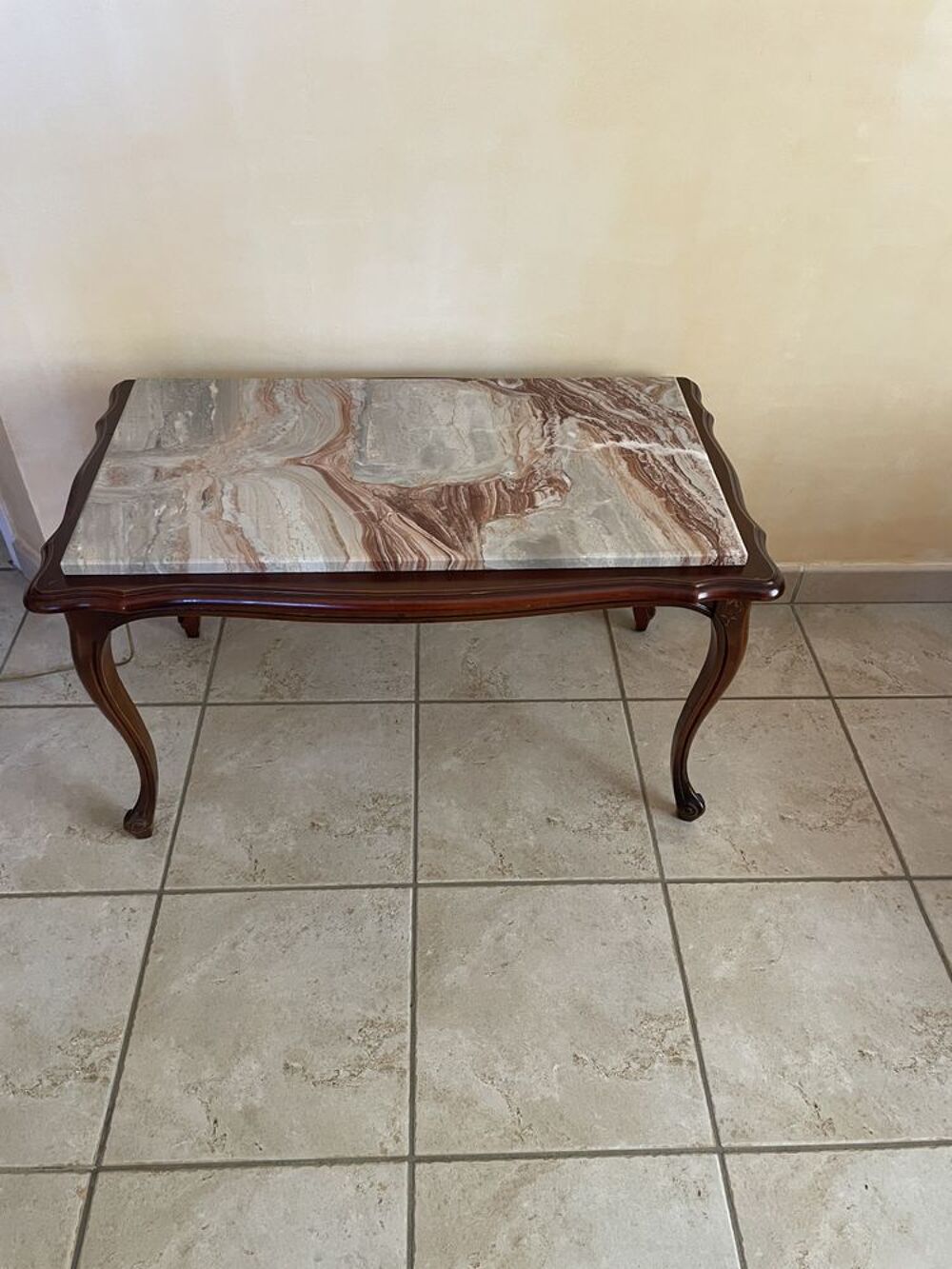 Table basse style Louis XV avec plateau en marbre Meubles