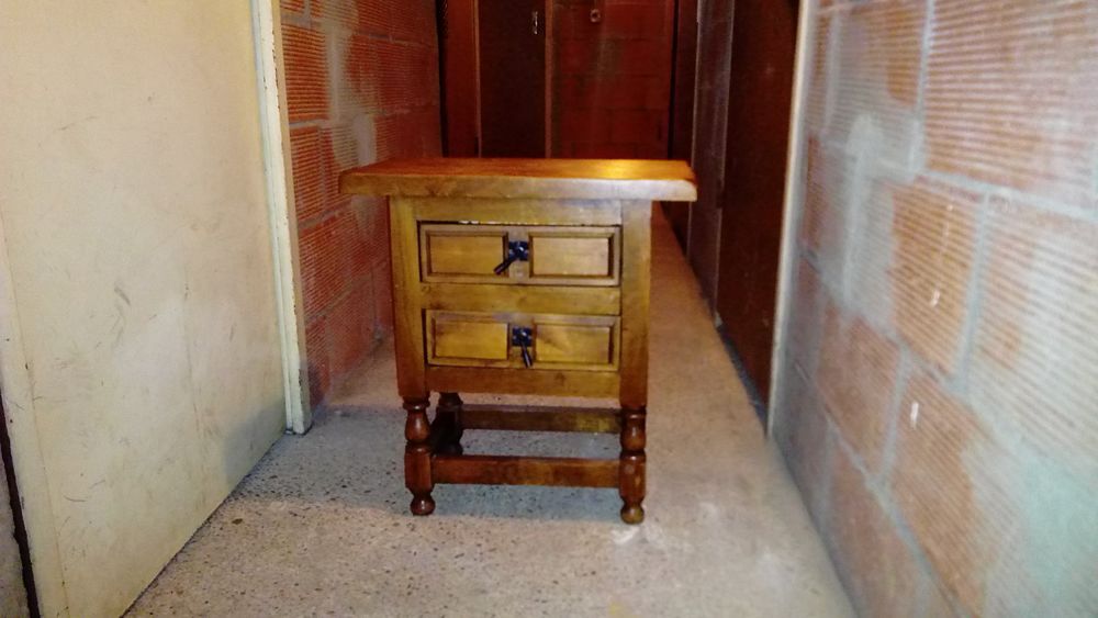 Belle table de chevet Meubles