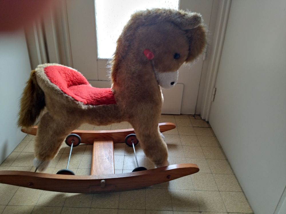 cheval &agrave; bascule Jeux / jouets