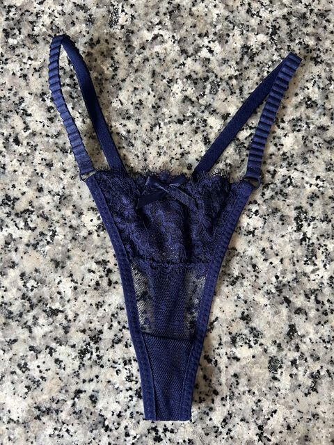 String Femme Dentelle Bleu Marine. Neuf Jamais Porté 15 Céret (66)
