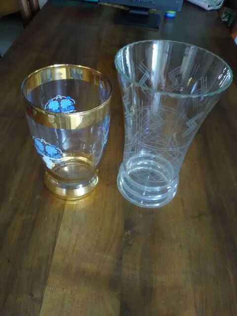 Vases à fleurs (2) / à l'unité 4 Taillades (84)