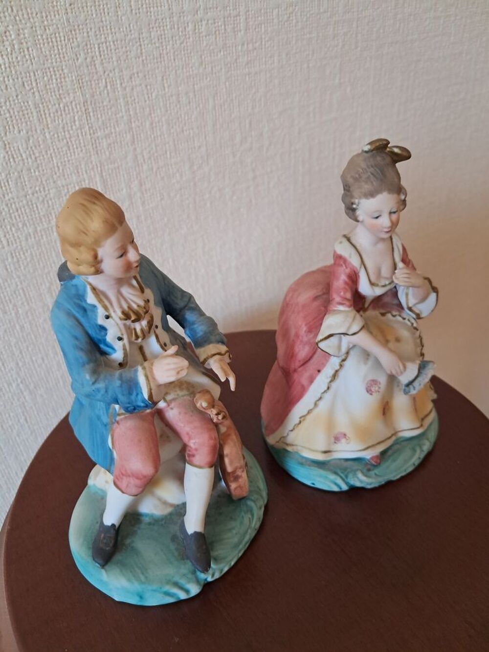 Couple de statues en biscuit Décoration