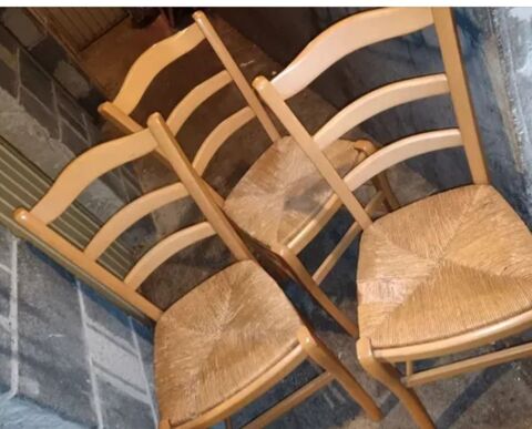 A saisir 3 chaises en bois 25 Hautmont (59)
