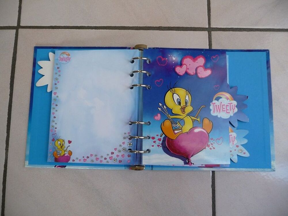 Classeur Tweety Titi + 100 feuilles couleur + intercalaires 