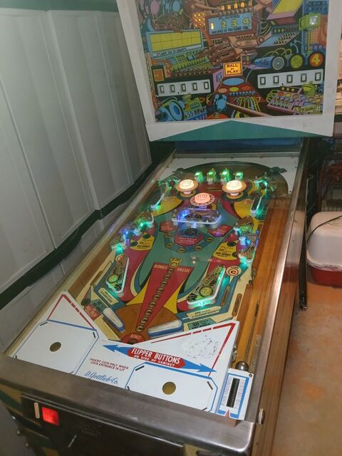 Collectionneur 85100 les Sables-d'Olonne recherche flipper. 300 Les Sables-d'Olonne (85)