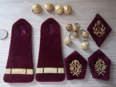 lot militaire boutons épaulettes insignes col santé 20 Valognes (50)