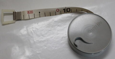 M�tre enrouleur ANTAR  design vintage 70
�tat neuf 12 Issy-les-Moulineaux (92)