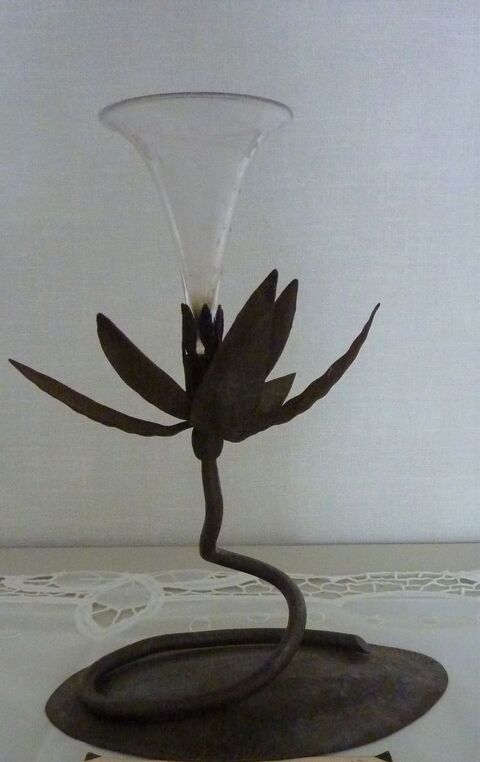 Vase sur socle fer forg�, cr�ation UNIQUE artisan ferronnier 40 Orsay (91)