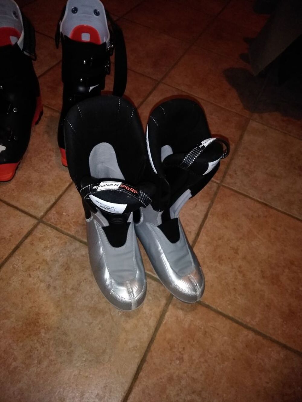 Chaussure Ski de Piste quasi neuf Salomon 26,5 Sports
