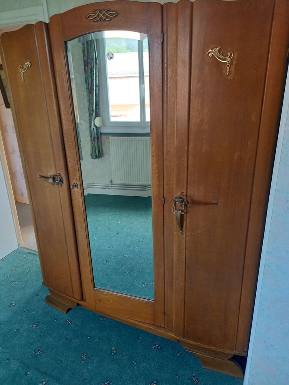 Armoire penderie ancienne en ch&ecirc;ne Décoration