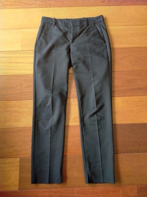 LOT 9 PANTALONS ZARA MANGO UNIQLO
NOIRS BLEUS ET KAKI 
100 Villeurbanne (69)