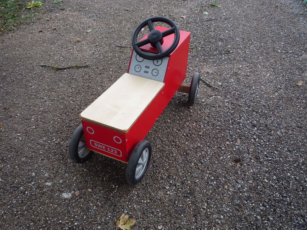 Voiture &agrave; p&eacute;dale/ &agrave; pousser, en bois Jeux / jouets