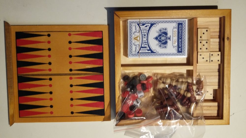 Vintage coffret de 5 jeux de soci&eacute;t&eacute; Jeux / jouets