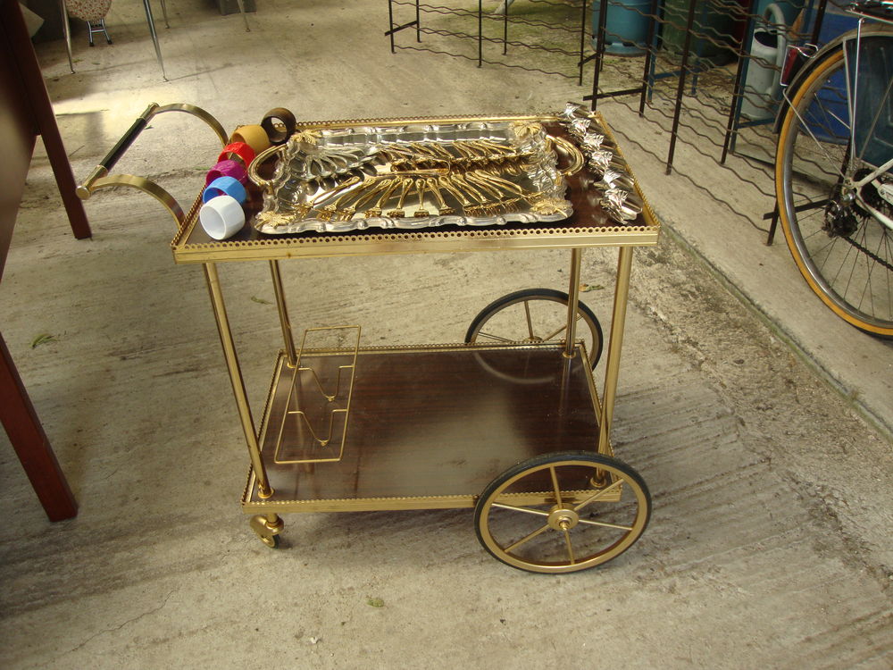 DESSERTE + DIVERS OBJETS Meubles