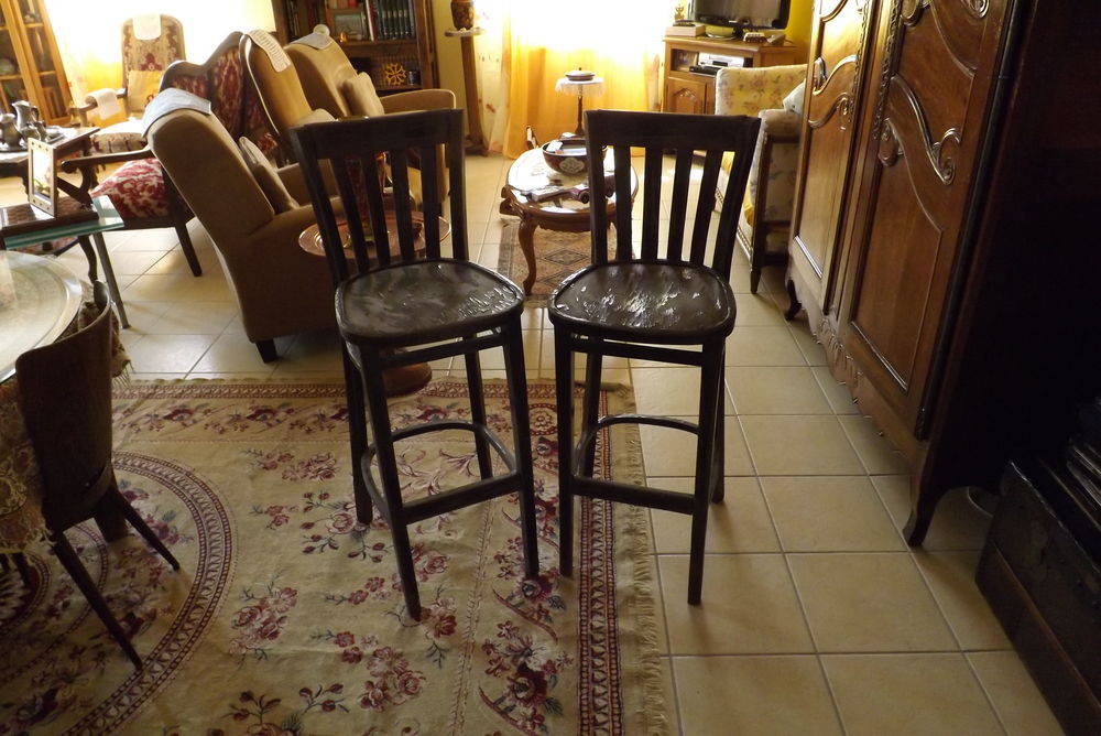 Deux chaises authentiques de Bar. Meubles