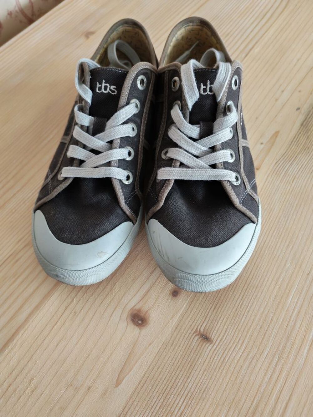 Baskets toiles grises marque TBS Taille 42 Chaussures