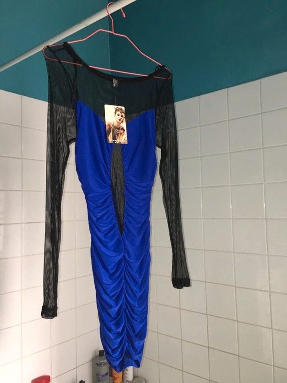 Robe fluo &agrave; manches maill&eacute;es -Gennesse neuf.
Vêtements